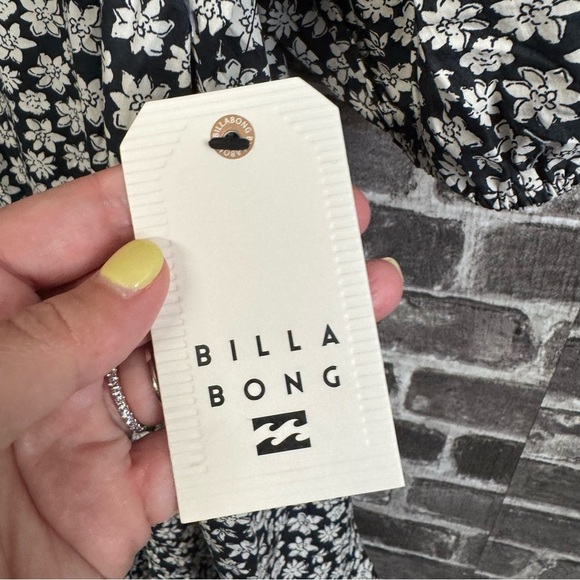 NWT Billabong flirty mood floral black white puff sleeve mini dress - Picture 10 of 16